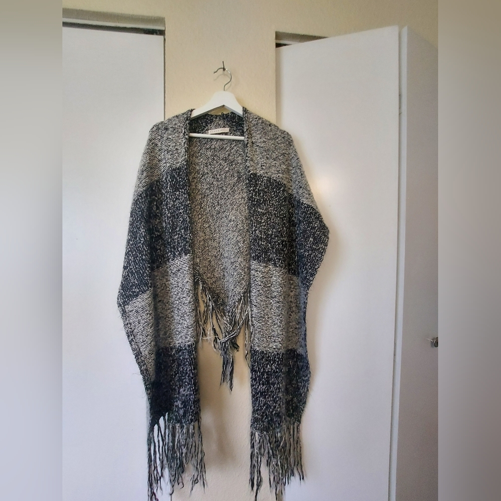 Blush Noir Shawl